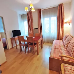 Apartamento Oo, T2, Centre Luchon, Wifi, Casier A Skis, Ascenseur, 4 Personnes, Bagnères-de-Luchon